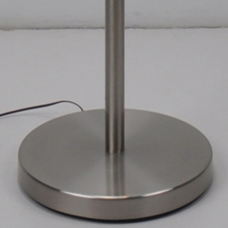 LED floor lamp with high lumen