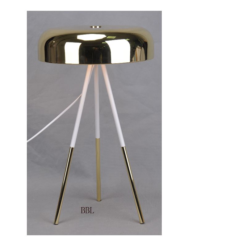 Tripod table lamp with metal shade